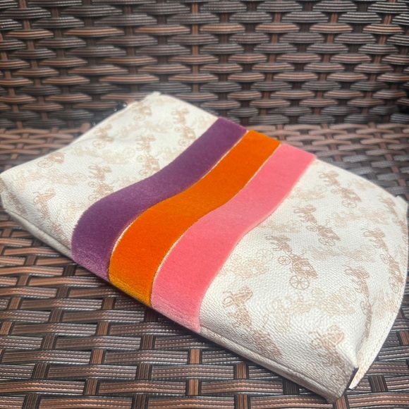 Charlie Pouch With Horse And Carriage Print And Varsity Stripe coach 88500 - Picture 3 of 7